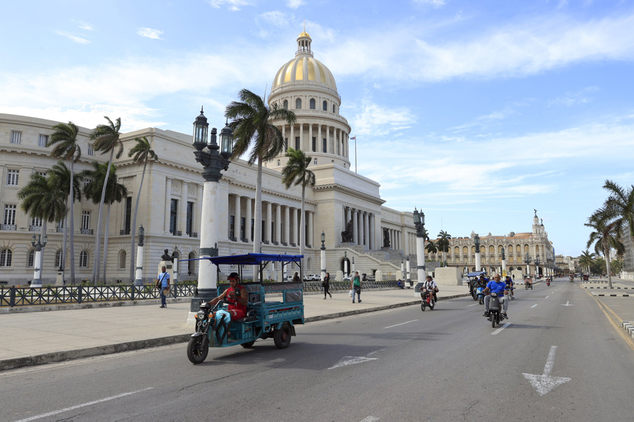 Los triciclos el&eacute;ctricos en La Habana: la alternativa a la crisis energ&eacute;tica en Cuba
