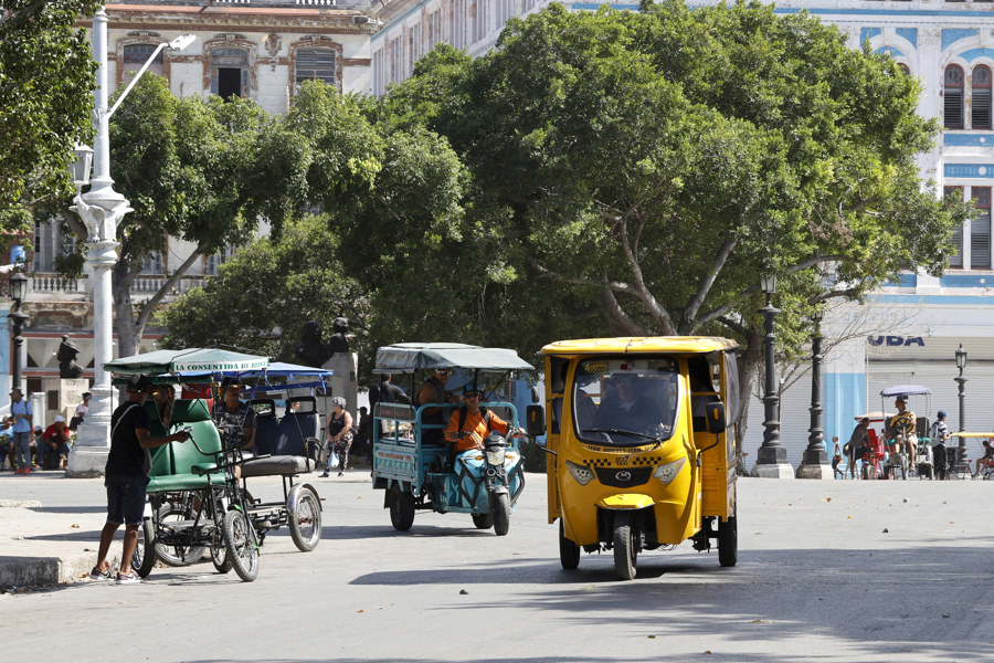 Los triciclos el&eacute;ctricos en La Habana: la alternativa a la crisis energ&eacute;tica en Cuba
