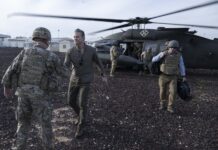Secretario de Guerra de EEUU revela que visitó en secreto a las tropas en O. Medio