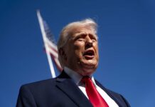 Trump conmemora Día de la Victoria y celebra el "triunfo monumental de EE.UU. frente a la tiranía en Europa" El presidente estadounidense Donald Trump abandona la Casa Blanca rumbo a Miami, Florida.