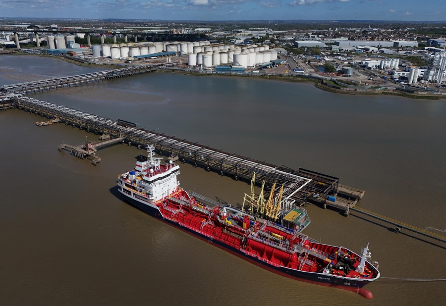 El precio del petróleo supera los 100 USD por barril al comenzar el bloqueo estadounidense del Estrecho de Ormuz