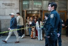 Agresor del metro de Nueva York decía ser Lucifer y cometió acto aleatorio, según Policía Police shoots and kills a machete attacker inside Grand Central Station