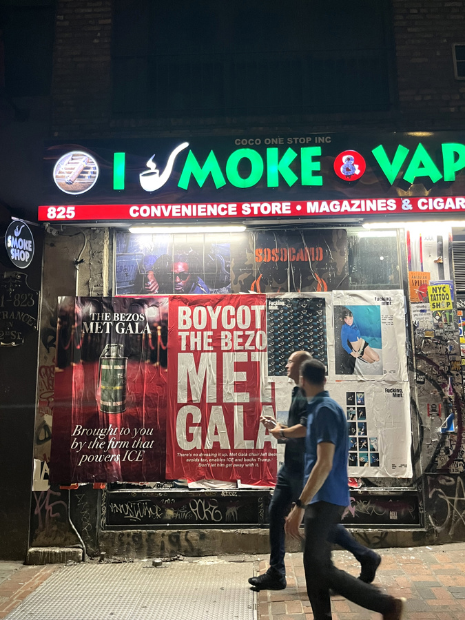  cartel que pide el boicot de la Met Gala en Nueva York