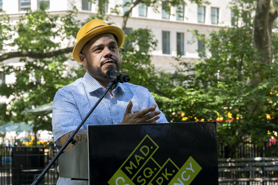 El artista y poeta puertorrique&ntilde;o Roberto Lugo 