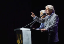 Franklin Graham, el pastor de Trump: "El presidente no es Dios ni el salvador del mundo" El fervor evangélico crece en España: eventos masivos, famosos e iglesias como setas