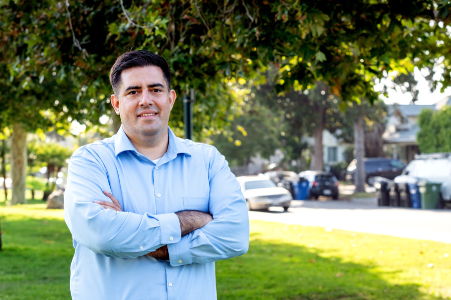 El candidato mexicano José Ugarte apuesta por más poder latino en Concejo de Los Ángeles