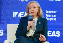 La gobernadora de Virginia, Abigail Spanberger