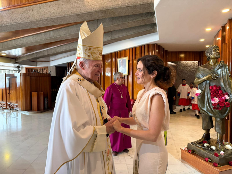 D&iacute;az Ayuso asiste a una misa en la Bas&iacute;lica de Santa Mar&iacute;a de Guadalupe en la primera jornada de su viaje institucional a M&eacute;xico