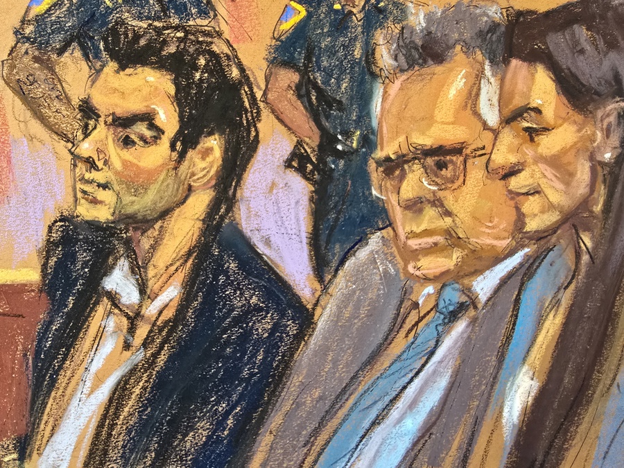 Luigi Mangione (i), junto a sus abogados Marc Agnifolo (c), y Karen Agnifolo