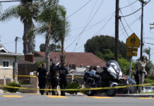 Al menos cinco muertos, dos de ellos los tiradores, en ataque a una mezquita en San Diego