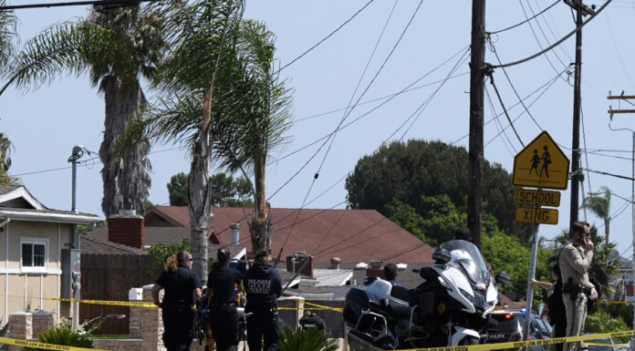 Al menos cinco muertos, dos de ellos los tiradores, en ataque a una mezquita en San Diego