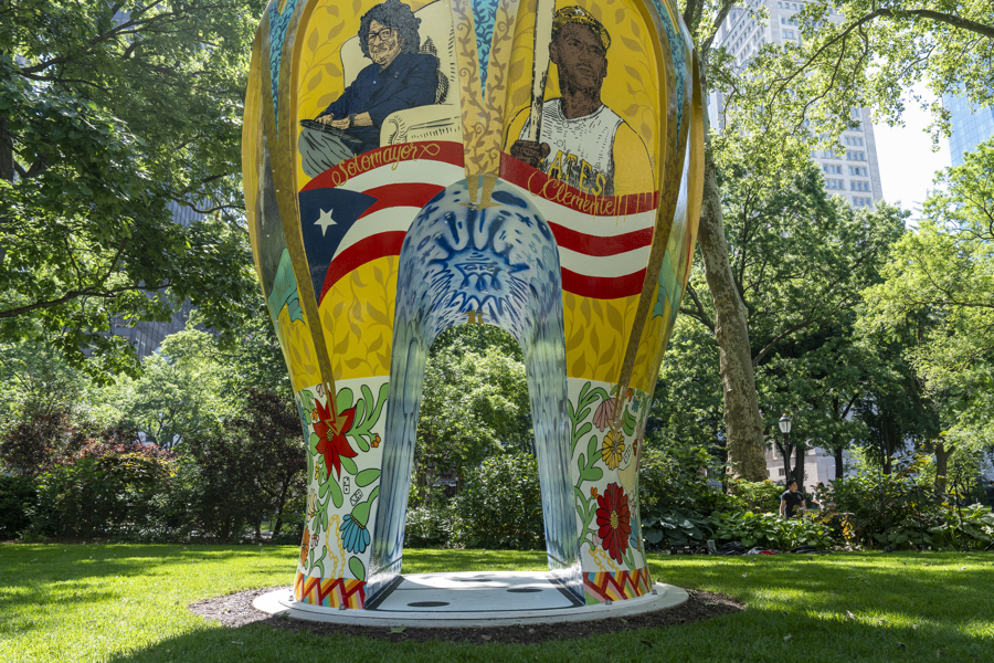 escultura 'Alfarero del barrio' del artista y poeta puertorrique&ntilde;o Roberto Lugo