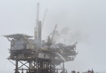 Explosión en plataforma petrolera en la costa de California provoca incendio y evacuación