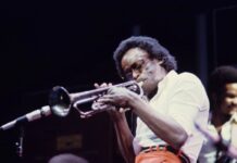 EEUU celebra los cien años del nacimiento de Miles Davis, el músico que redefinió el jazz