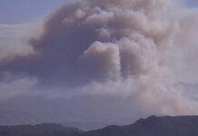 Un incendio azota el sur de California y obliga a la evacuación de más de 20.000 personas Un incendio azota el sur de California y obliga a la evacuación de más de 20.000 personas