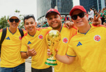 Unos 3.000 aficionados colombianos toman el Ángel de la Independencia en Ciudad de México
