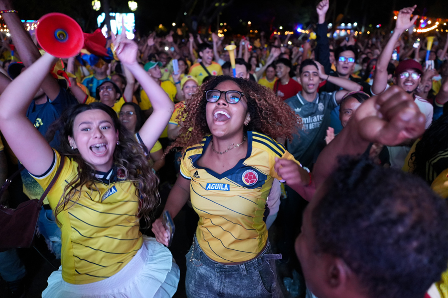 Aficionados de Colombia se reúnen en Cali para ver el debut de la selección Aficionados de Colombia se reúnen en Cali para ver el debut de la selección