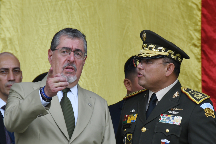 Arévalo destaca el papel del Ejército contra la