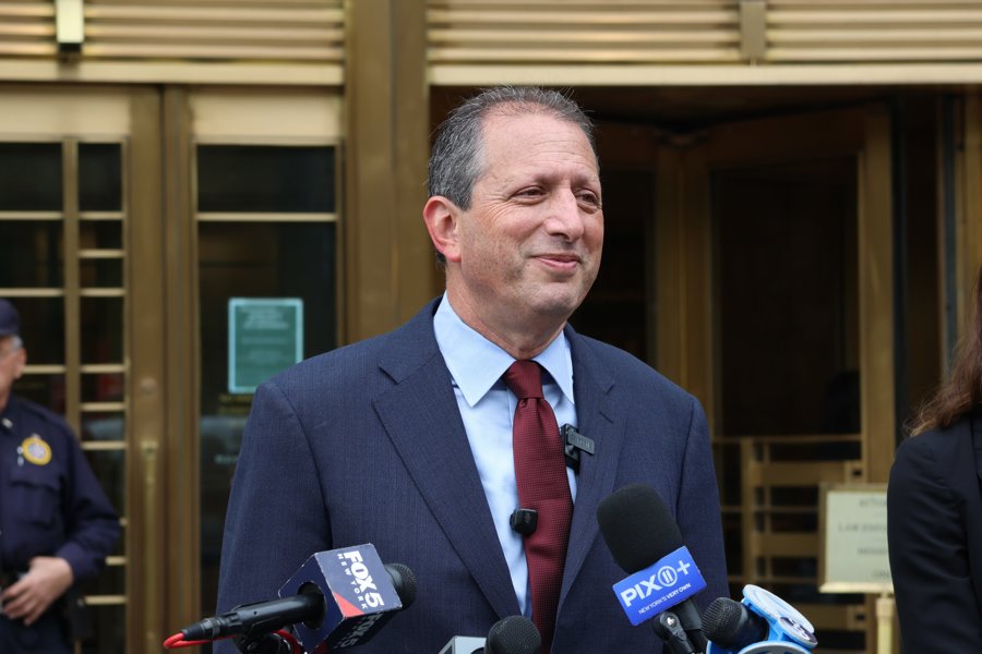 Juez de Nueva York exonera de obstruir a ICE a candidato progresista al Congreso Brad Lander,