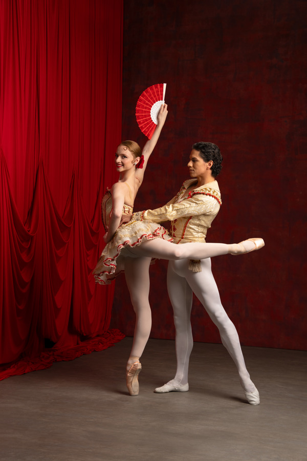 Catherine Hurlin como Kitri e Isaac Hern&aacute;ndez como Basilio durante una presentaci&oacute;n de 'Don Quixote'.