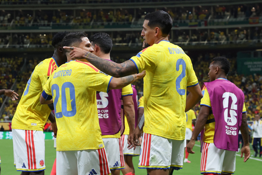 Daniel Mu&ntilde;oz (d) de Colombia celebra un gol de este martes, durante un partido del grupo K del Mundial de la FIFA 2026 entre Colombia y RD Congo