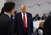 Trump aplaza la nominación del director de inteligencia para forzar un voto en el Congreso Trump