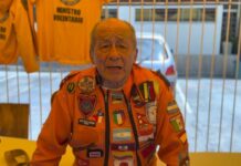El rescatista mexicano de 80 años que atiende por tercera vez un desastre en Venezuela