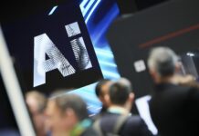 El quinto jinete del Apocalipsis: la IA cabalga por el mundo Hanover (Alemania) - Imagen de archivo de un cartel anunciando inteligencia artificial en una feria tecnológica EFE/EPA/HANNIBAL HANSCHKE