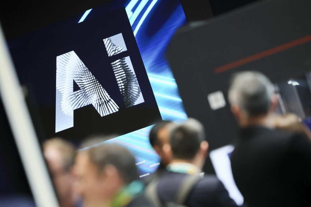 Hanover (Alemania) - Imagen de archivo de un cartel anunciando inteligencia artificial en una feria tecnol&oacute;gica EFE/EPA/HANNIBAL HANSCHKE