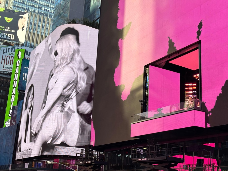 Madonna presenta Confessions II en un concierto sorpresa en Times Square