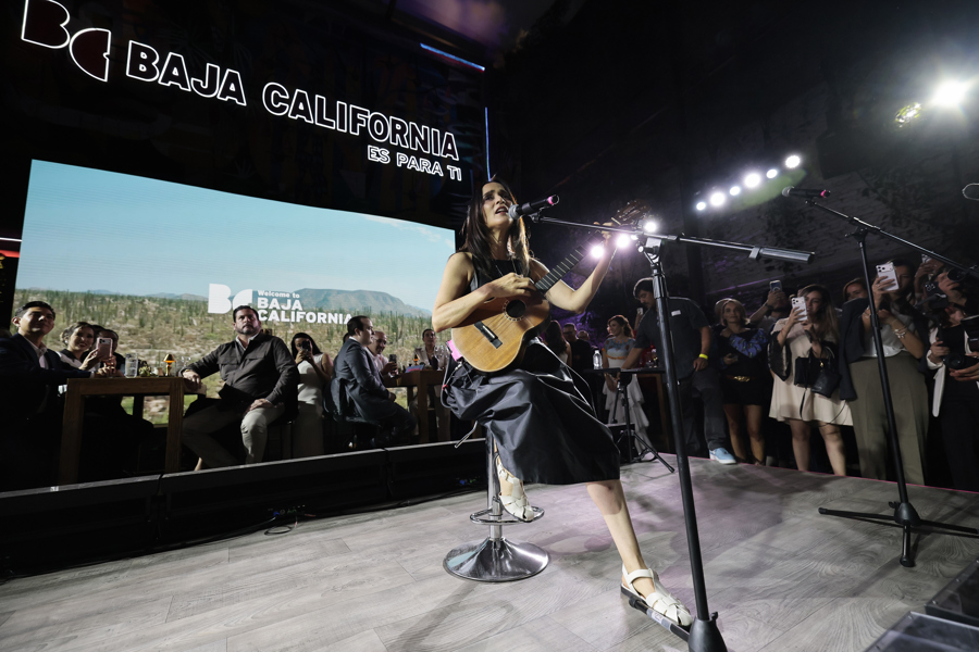 Con su campaña 'Es para ti', Baja California se muestra como hogar de muchas posibilidades La cantante mexicana, Julieta Venegas,