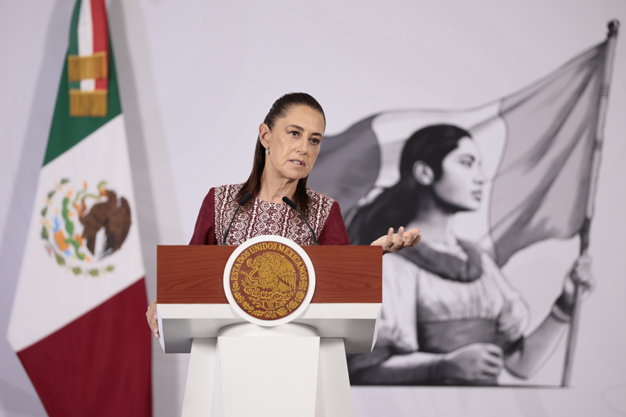 Sheinbaum felicita a mexicana Katia García, tercera mujer en arbitrar en un Mundial