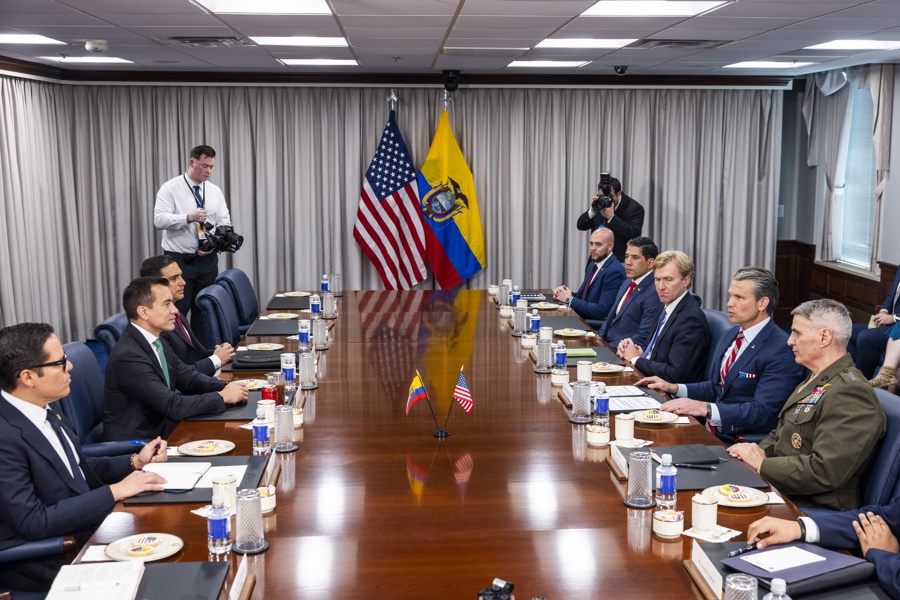Noboa visita el Pent&aacute;gono