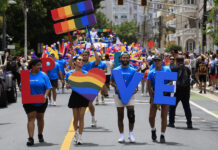 Miles de personas relucen arcoíris contra el retroceso de derechos LGTBIQ+ en Puerto Rico