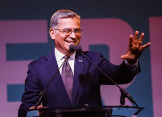Becerra amplía su ventaja sobre Hilton en la carrera por la gobernación de California Xavier Becerra