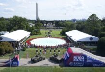 La Casa Blanca respondió -en redes sociales- al reporte del canal en mención que el evento sigue en pie: "Llueva o truene, vamos a celebrar nuestro gran país pase lo que pase".