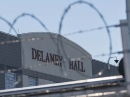 Tensión frente a centro de ICE en Nueva Jersey en el sexto día de huelga de inmigrantes