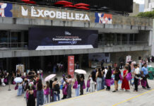 Medellín baila a ritmos más allá del reguetón, entre eventos de belleza y de tangos