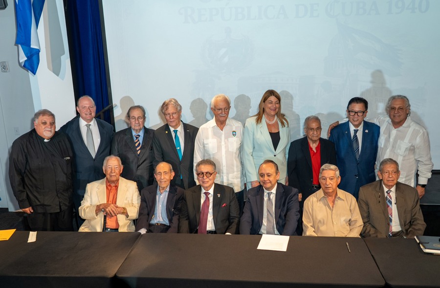 Exilio en Miami propone restaurar la Constituci&oacute;n de 1940 ante un eventual cambio en Cuba