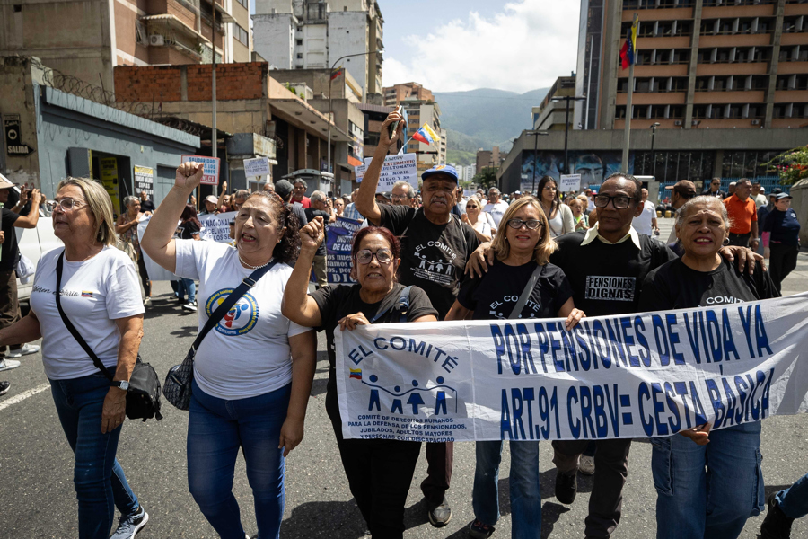 Tras cinco meses sin Maduro, Venezuela sigue esperando el alivio económico y político