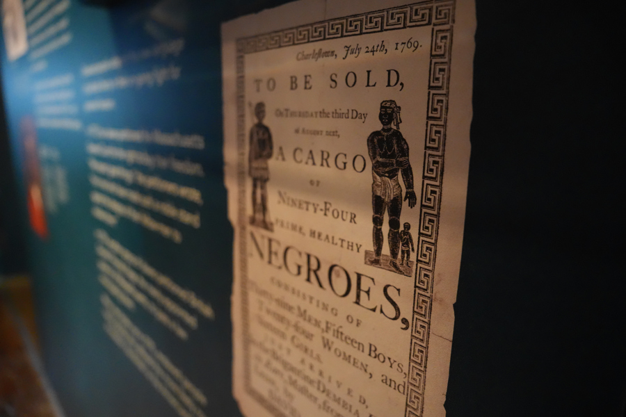 un texto contra el racismo en la antigua residencia presidencial de George Washington