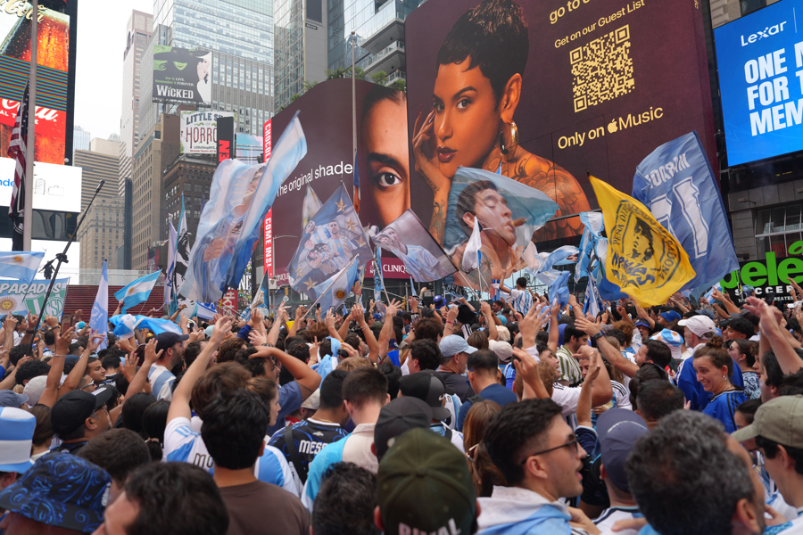 Banderazo argentino en Times Square