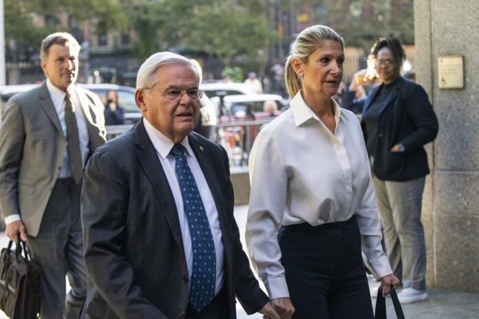 El senador Menéndez se declara no culpable de los cargos de soborno en Nueva York El senador Menéndez se declara no culpable de los cargos de soborno en Nueva York