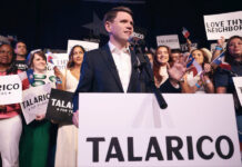 Candidato al Senado por Texas habla sobre la necesidad de una reforma migratoria Crockett reconoce la victoria del seminarista Talarico en primarias demócratas en Texas