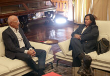 El chavismo y la oposición se preparan para un nuevo diálogo sin María Corina Machado Jorge Rodríguez (i), hablando durante una reunión con la exdiputada Dinorah Figuera en Caracas