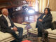 Jorge Rodríguez (i), hablando durante una reunión con la exdiputada Dinorah Figuera en Caracas