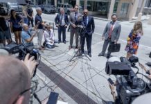Los hermanos Tate piden libertad bajo fianza en Miami ante los cargos de trata de personas Tate brothers appear in Miami court