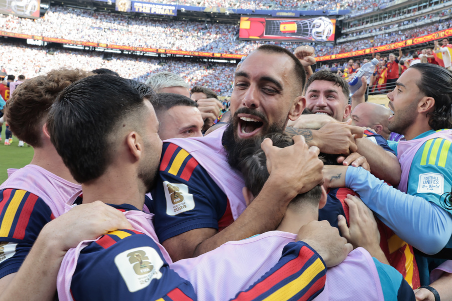 Jugadores de España celebran un gol de Ferrán Torres este domingo, en la final del Mundial de la FIFA 2026 entre España y Argentina