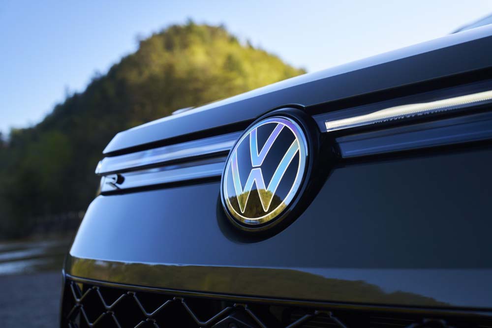 Original-19546-my26-tiguan-sel-r-line-turbo-avocado-exterior-trahan-1503