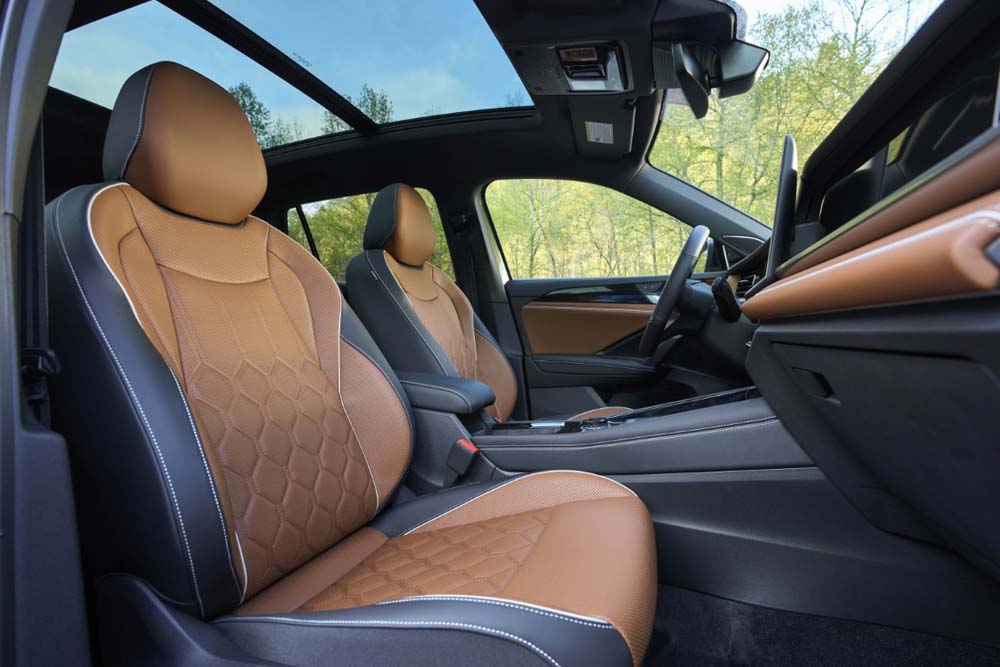 Original-19563-my26-tiguan-sel-r-line-turbo-avocado-interior-trahan-0098